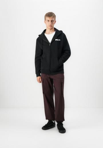 Брюки с накладными карманами