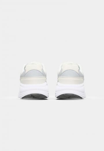 Тренировочные кроссовки