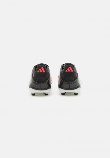 Футбольные бутсы