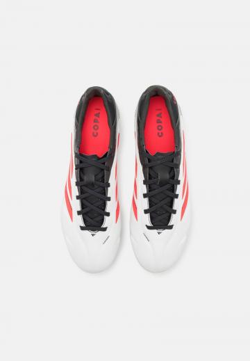 Футбольные бутсы