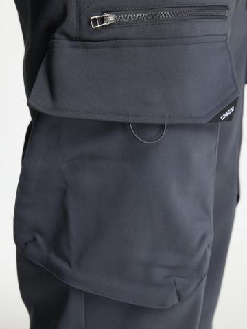 Брюки с накладными карманами