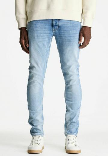 Узкие джинсы