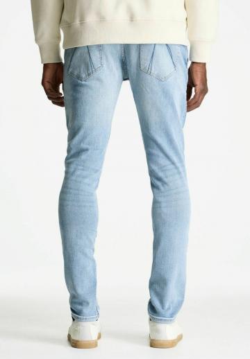 Узкие джинсы