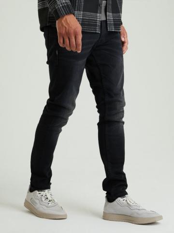 Узкие джинсы