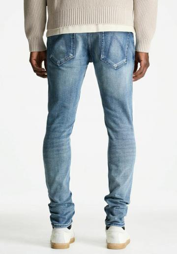 Узкие джинсы