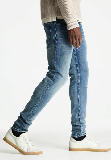 Узкие джинсы
