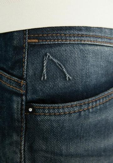 Прямые джинсы