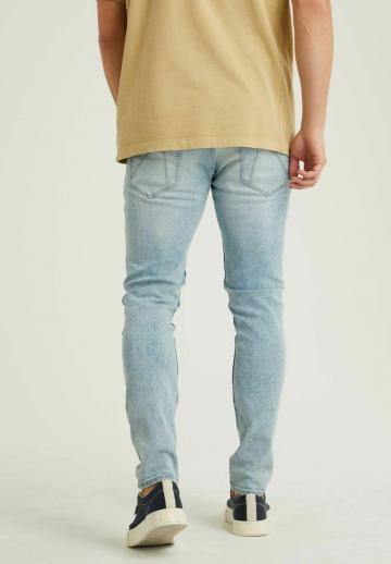 Узкие джинсы