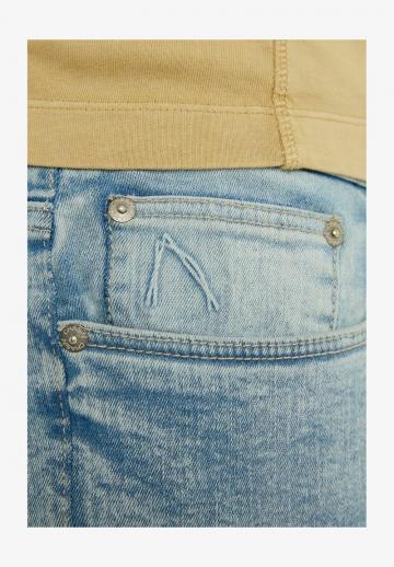 Узкие джинсы