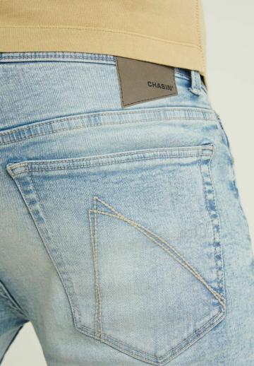 Узкие джинсы