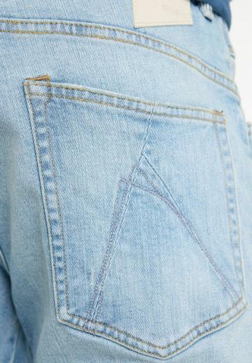 Прямые джинсы