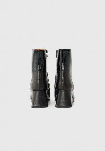 Сапожки на танкетке