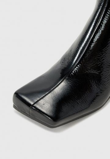 Сапожки на танкетке