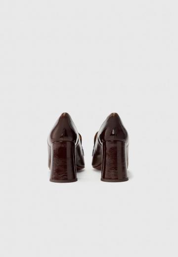 Туфли с высоким носом