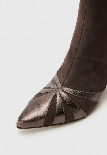 Высокие сапоги