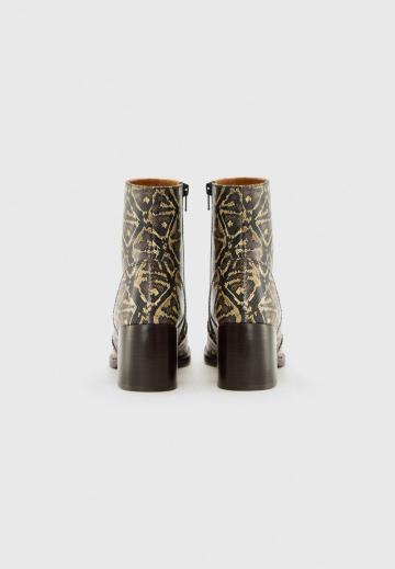 Сапожки на танкетке