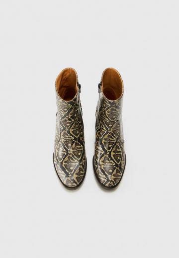 Сапожки на танкетке