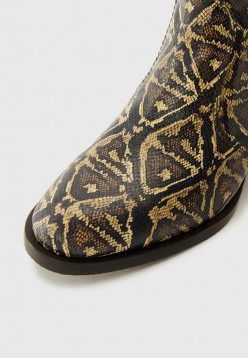 Сапожки на танкетке