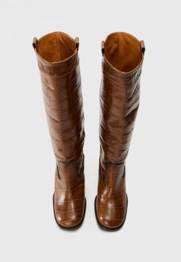 Высокие сапоги