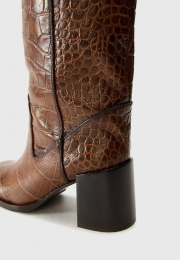 Высокие сапоги