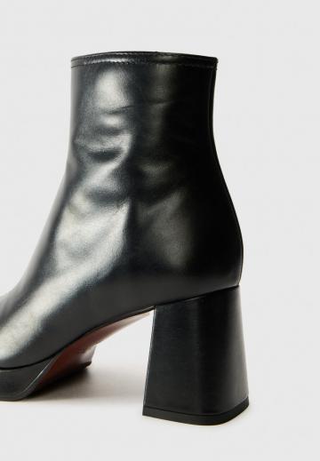 Высокие сапоги