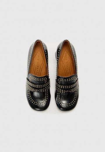 Туфли с высоким носом