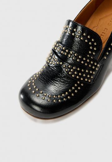 Туфли с высоким носом