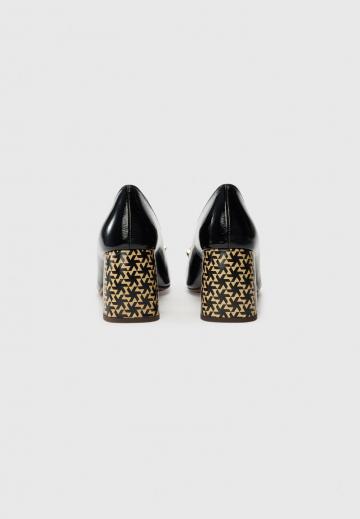 Туфли с высоким носом