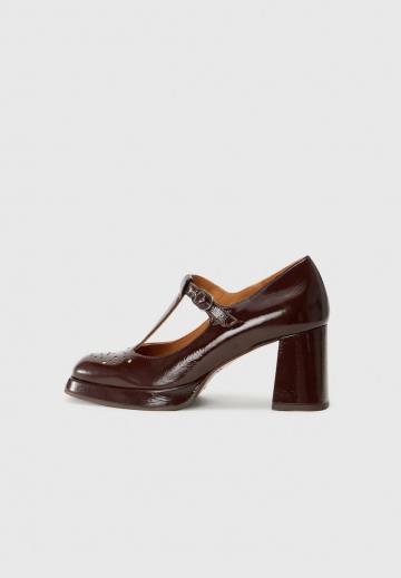 Туфли с высоким носом