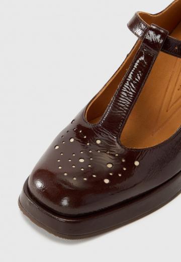 Туфли с высоким носом