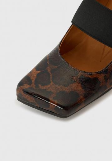 Туфли на танкетке