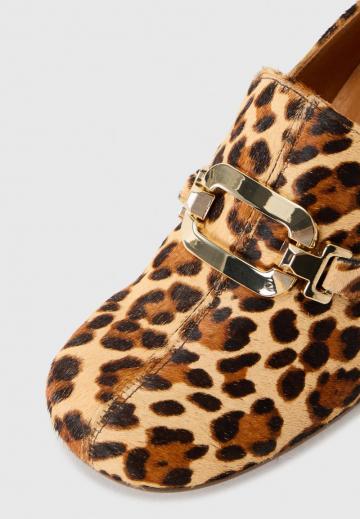 Туфли с высоким носом