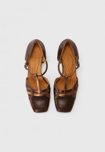 Туфли с высоким носом