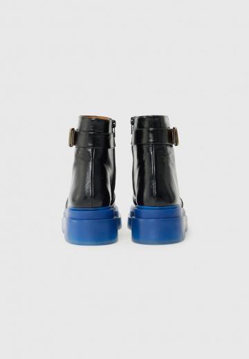 Сапожки на танкетке