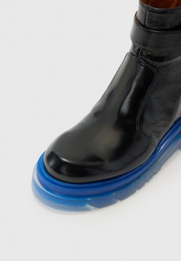 Сапожки на танкетке