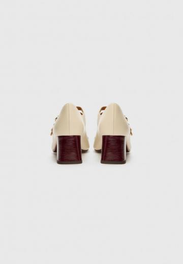 Туфли с высоким носом