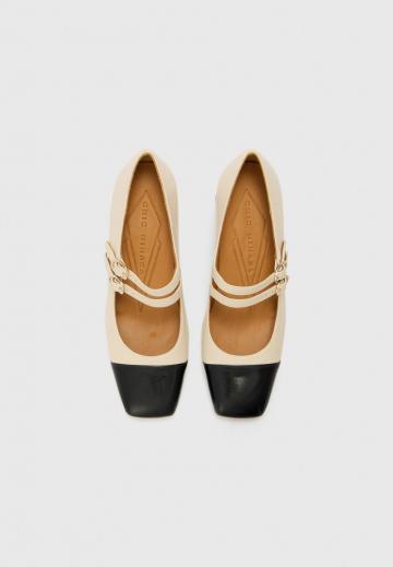 Туфли с высоким носом