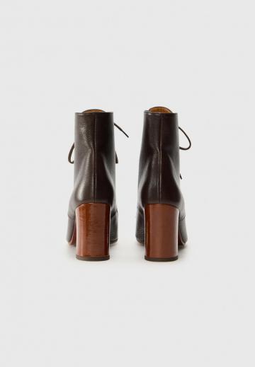 Высокие сапоги