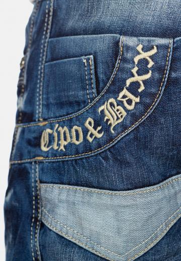 Узкие джинсы