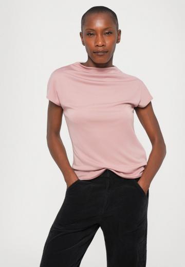 Брюки с накладными карманами