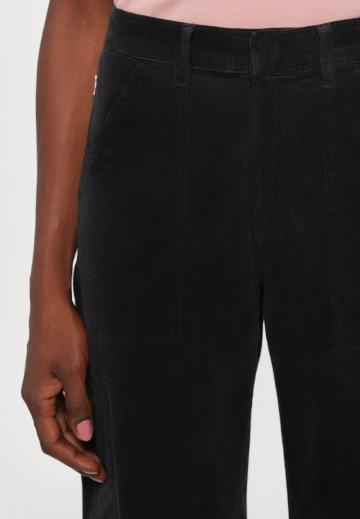 Брюки с накладными карманами