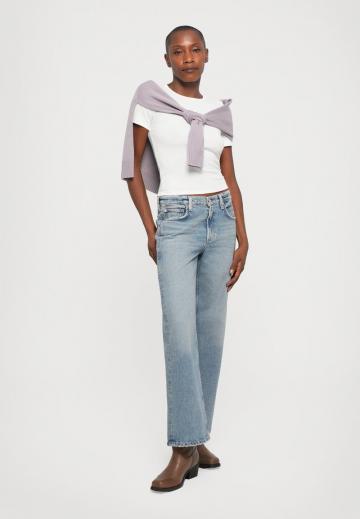 Прямые джинсы