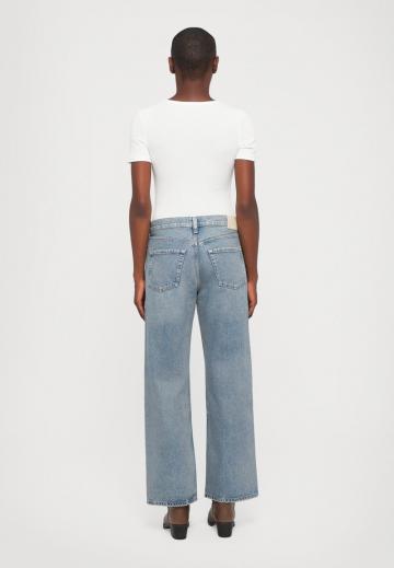 Прямые джинсы