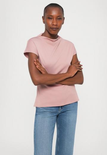 Короткие джинсы