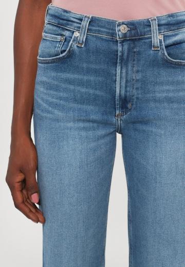 Короткие джинсы