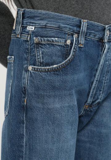 Прямые джинсы