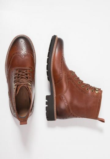 Ботинки на шнуровке