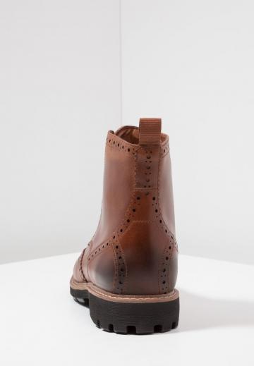 Ботинки на шнуровке