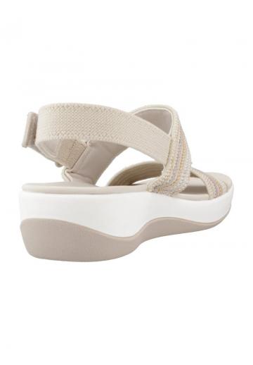 Босоножки на танкетке