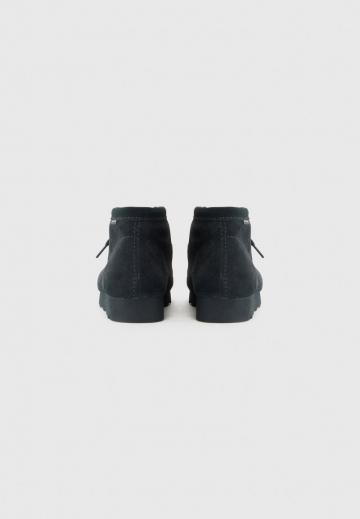 Ботинки на шнуровке